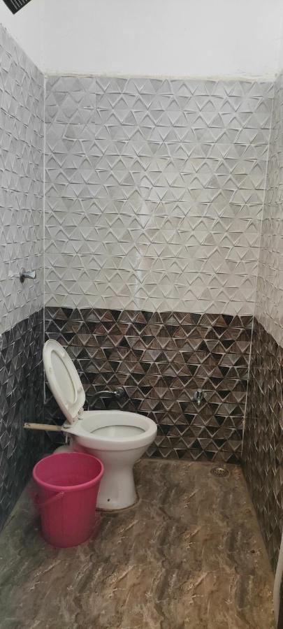 Hotel Yoran Inn & Restaurant By Wb Inn Sadabad Kültér fotó